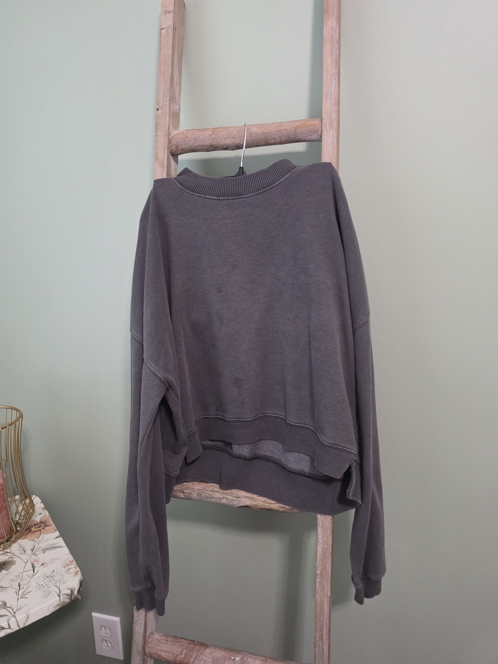 Washed Charcoal Womens Crewneck Sweatshirt - American Eagle